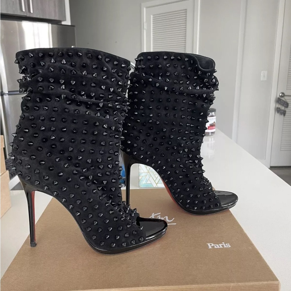 Christian Louboutin Guerilla Black/Black Studded Suede 39 - Picture 2 of 6